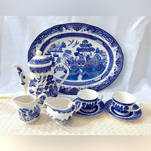 Vintage Blue Willow Coffee Pot, Creamer, Sugar, tea cups (Churchill), 18.5” Tray